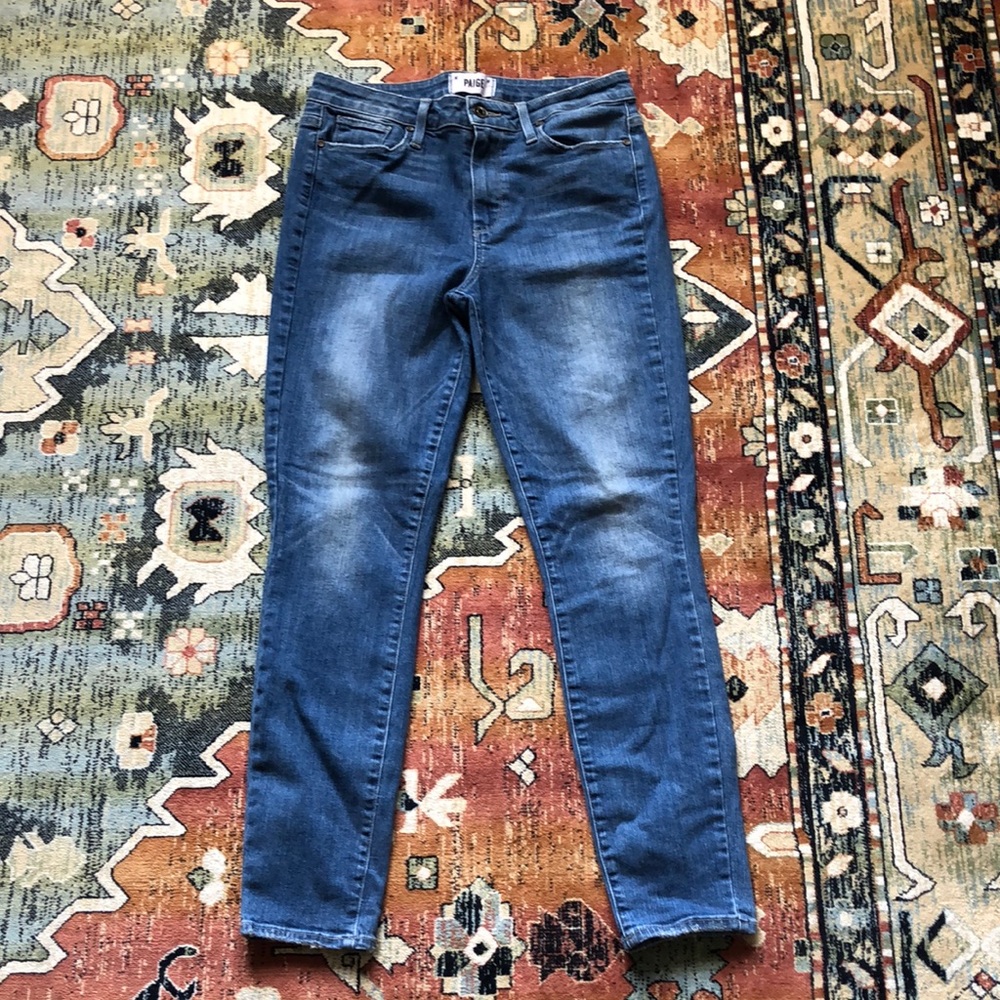 Light Wash *PAIGE* Skinny-ish Jeans (Size 29)
